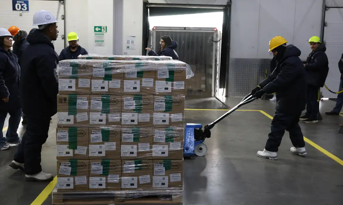 Brasil recebe primeiro lote de medicamento inovador para tratar c&acirc;ncer de mama no SUS