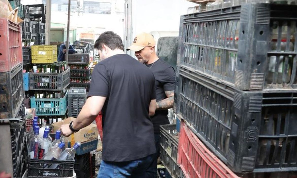 Opera&ccedil;&atilde;o prende seis suspeitos por falsifica&ccedil;&atilde;o de bebidas em S&atilde;o Paulo